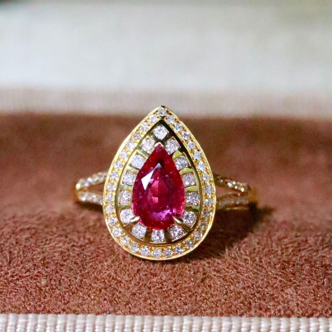 14k Gold 1.18 Ctw Natural Ruby & Diamond Ring: Ref:231150309 // gold content:14k gold // ring size:7. 25us // // main gemstone:ruby // shape:pear // carat weight:0. 84ct // color:red // treatment:natural // // adjacent gemstone 2 : diamond // shap