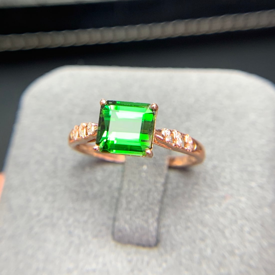 14k Gold 1.8 Ct Natural Tourmaline & Diamond Ring: Ref:231150319 // gold content:14k gold // ring size:7. 25us // // main gemstone:tourmaline // shape:octagonal // carat weight:1. 8ct // color:green // treatment:natural // // adjacent gemstone 2 :