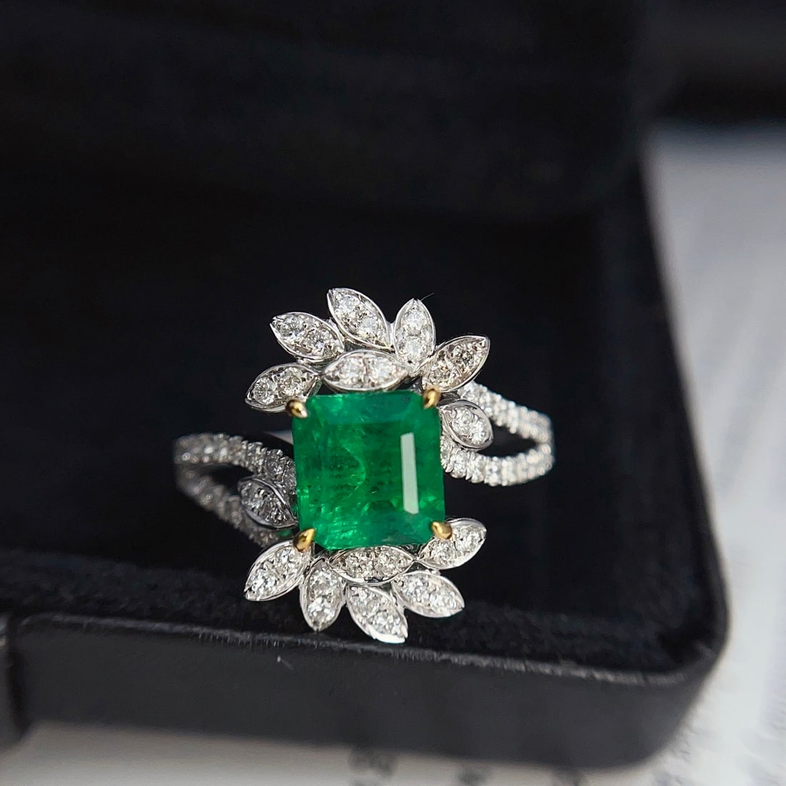 14k Gold 1.60 Ct Natural Emerald & Diamond Ring - 2