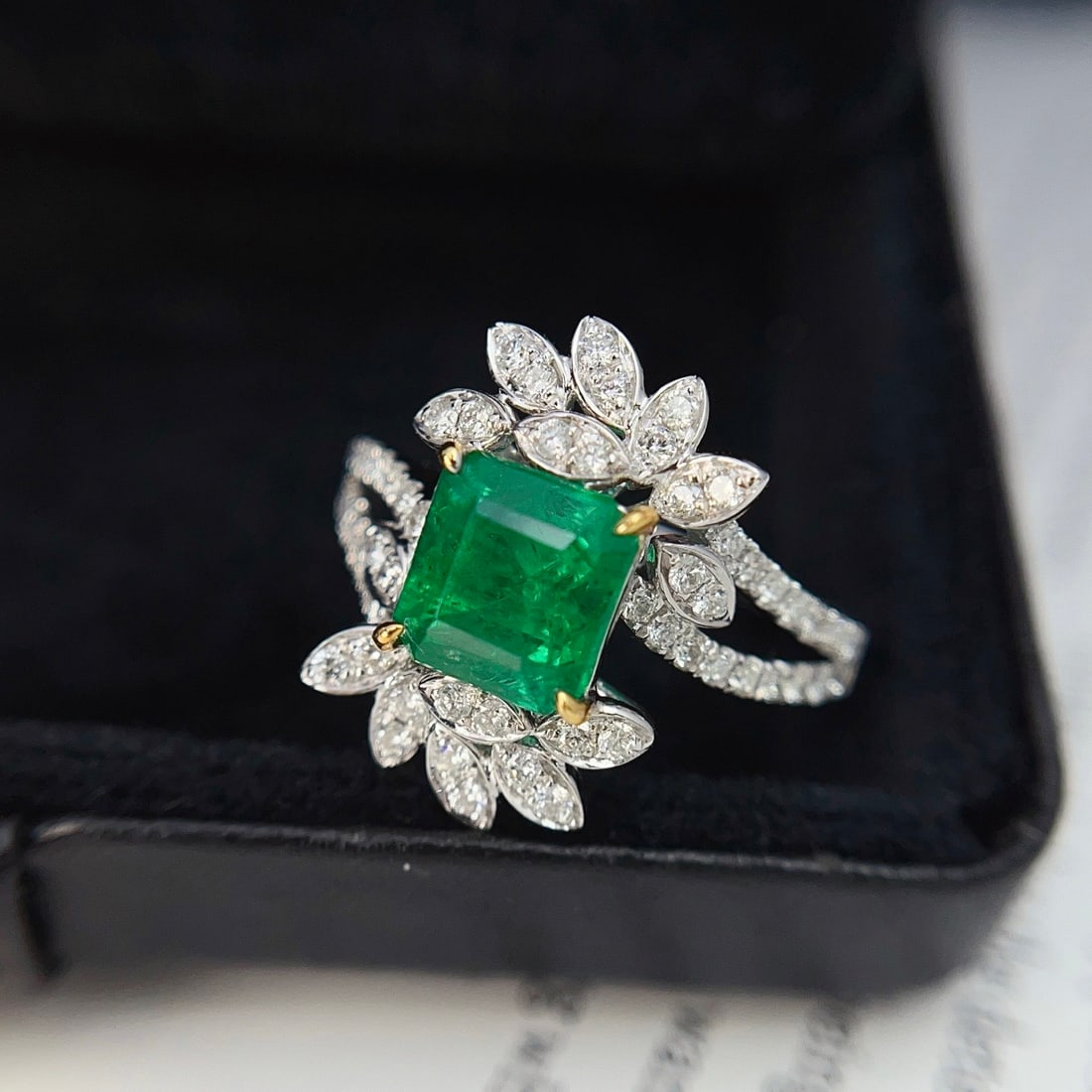 14k Gold 1.60 Ct Natural Emerald & Diamond Ring - 3