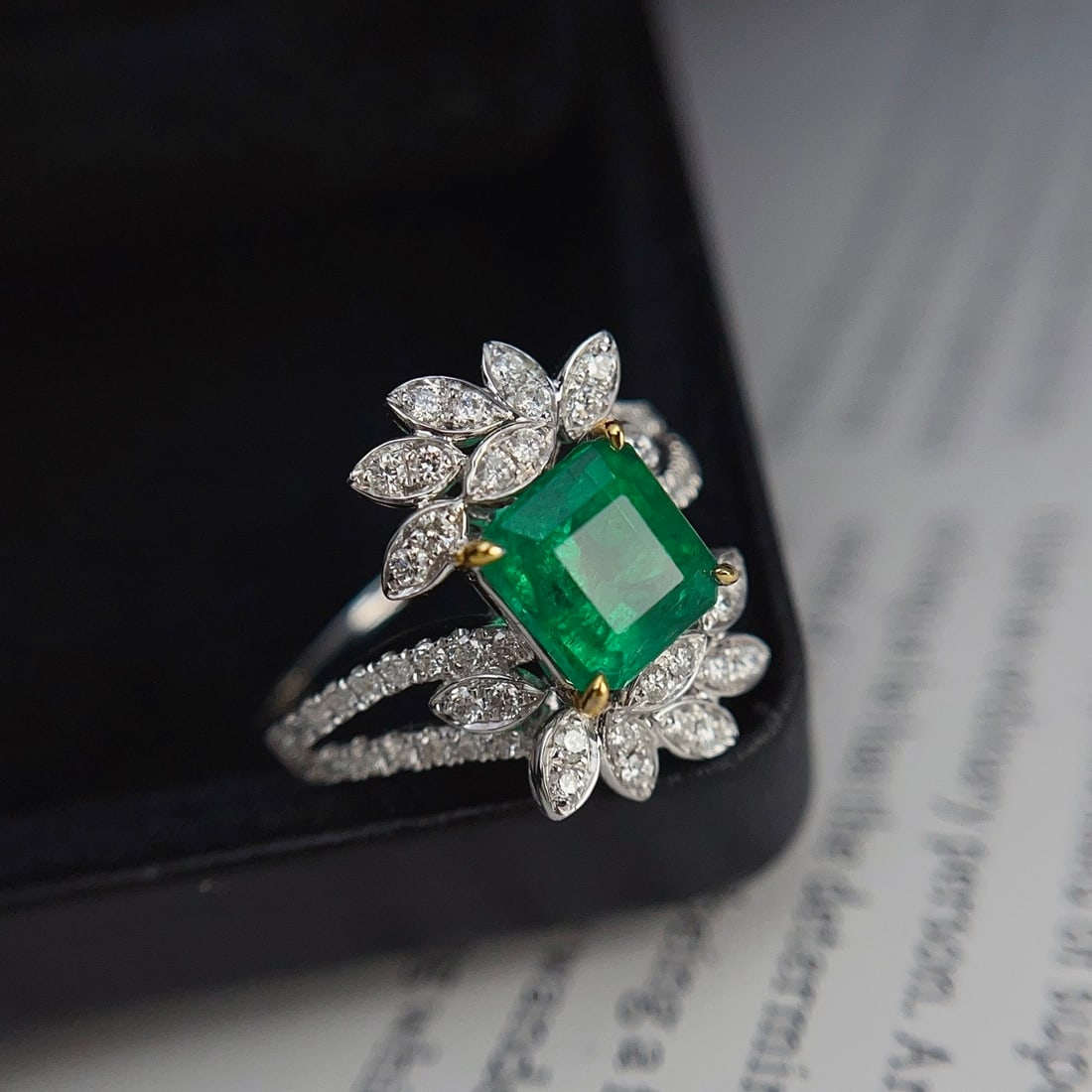 14k Gold 1.60 Ct Natural Emerald & Diamond Ring - 4