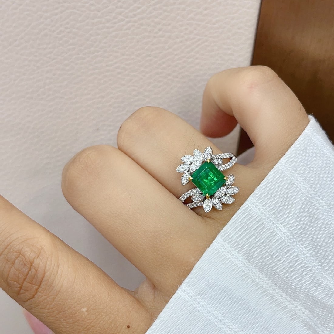 14k Gold 1.60 Ct Natural Emerald & Diamond Ring - 6