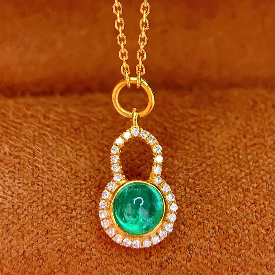 14k Gold 0.6 Ct Natural Emerald & Diamond Necklace: Ref:231150357 // gold content:14k gold // main gemstone:emerald // shape:round // carat weight:0. 6ct // color:green // treatment:natural // cut grade:g // // adjacent gemstone 2 : diamond // number