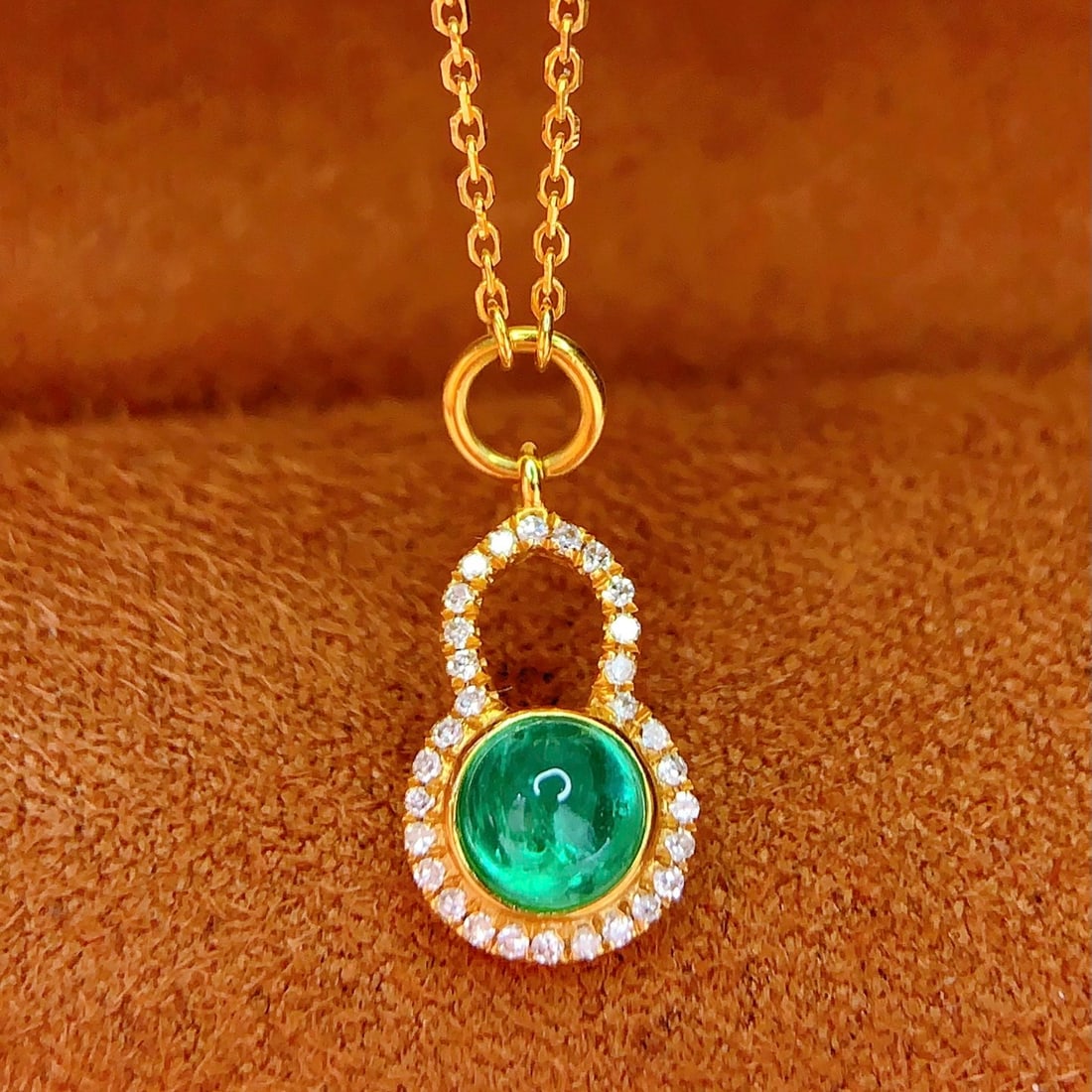 14k Gold 0.6 Ct Natural Emerald & Diamond Necklace - 4