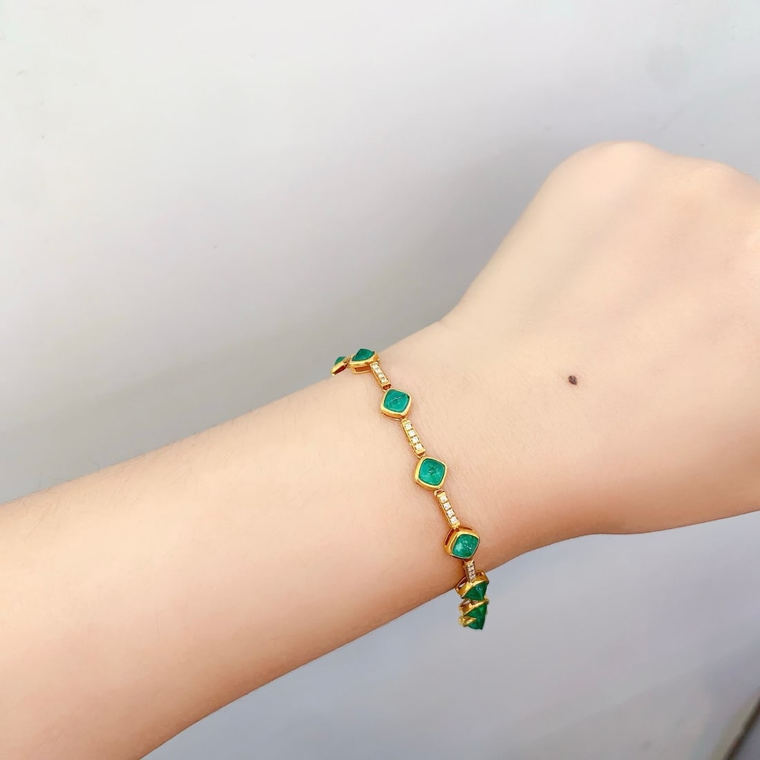 14k Gold 7.25 Ct Natural Emerald & Diamond Bracelet - 6