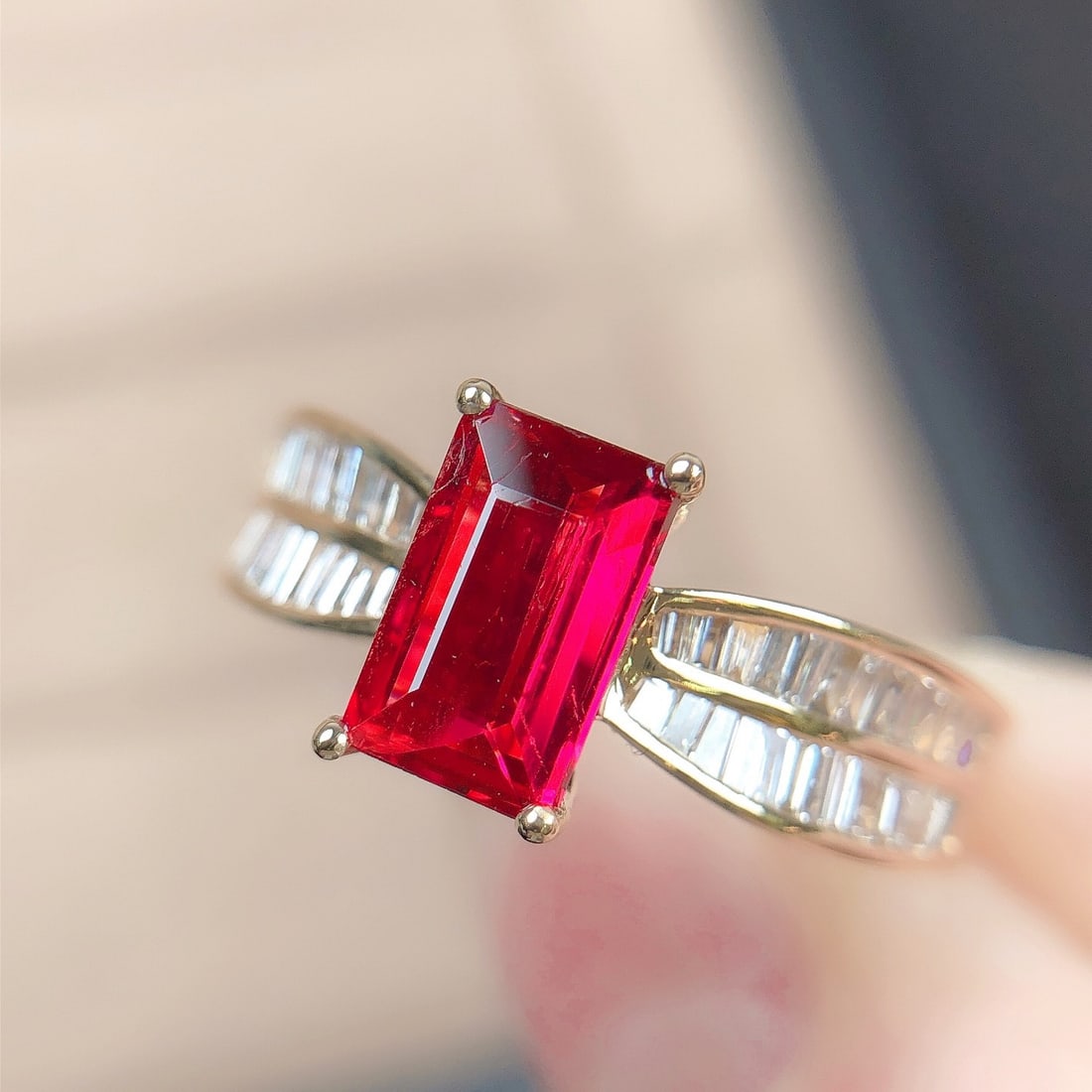 14k Gold 1.31 Ctw Natural Spinel & Diamond Ring: Ref:231150362 // gold content:14k gold // ring size:7. 25us // // main gemstone:spinel // shape:octagonal // carat weight:1. 02ct // color:red // treatment:natural // // adjacent gemstone 2 : diamond 