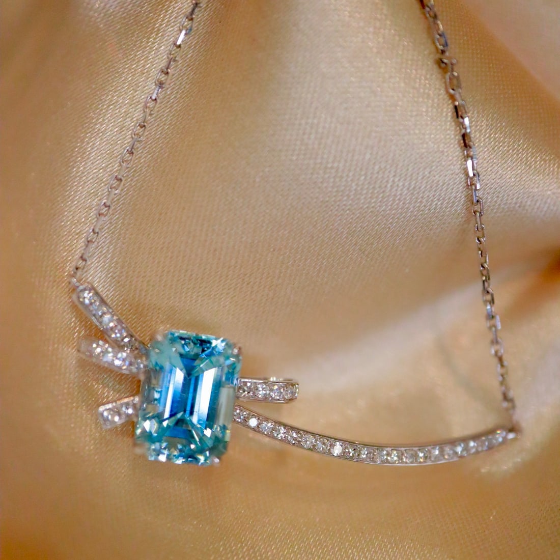 14k Gold 2.34 Ctw Natural Aquamarine & Diamond Necklace - 2