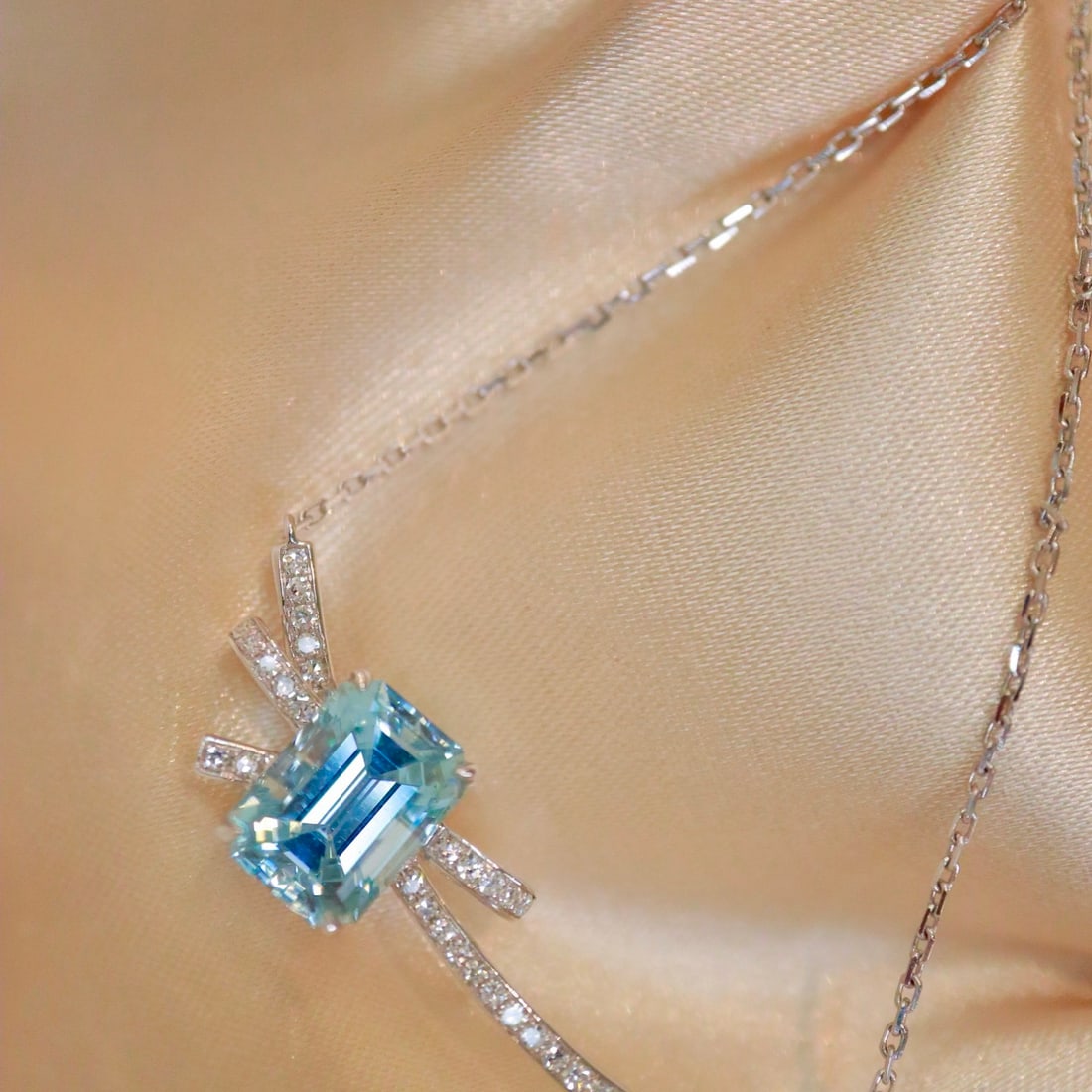 14k Gold 2.34 Ctw Natural Aquamarine & Diamond Necklace - 3