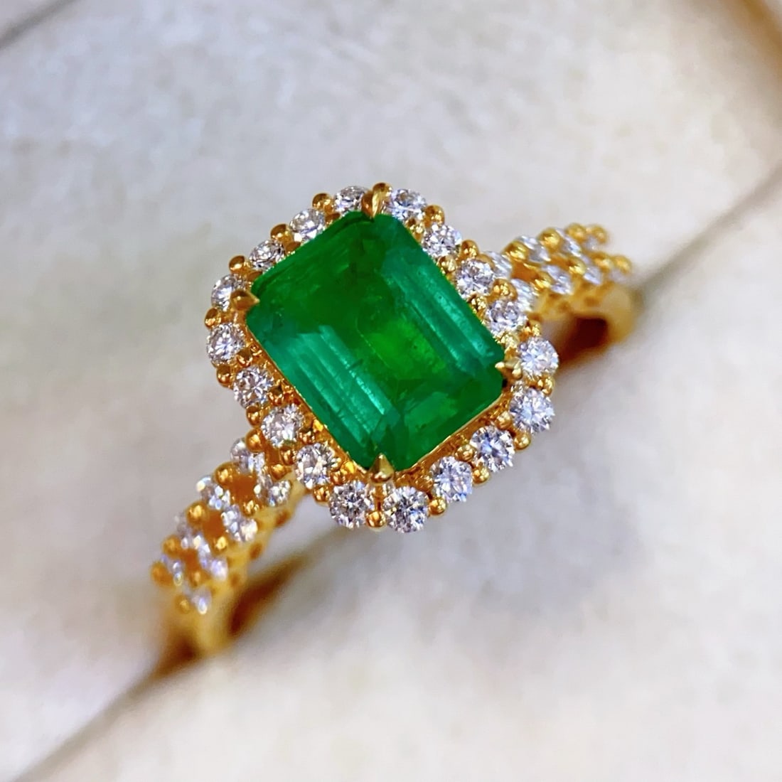 14k Gold 1.65 Ct Vivid Green Natural Emerald & Diamond Ring - 2