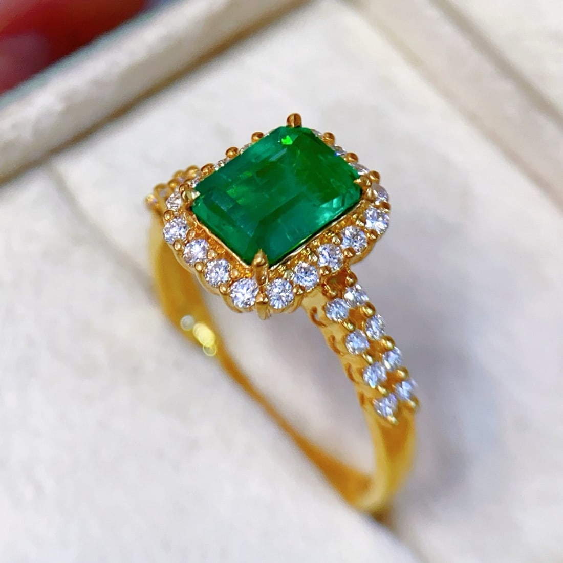 14k Gold 1.65 Ct Vivid Green Natural Emerald & Diamond Ring - 5
