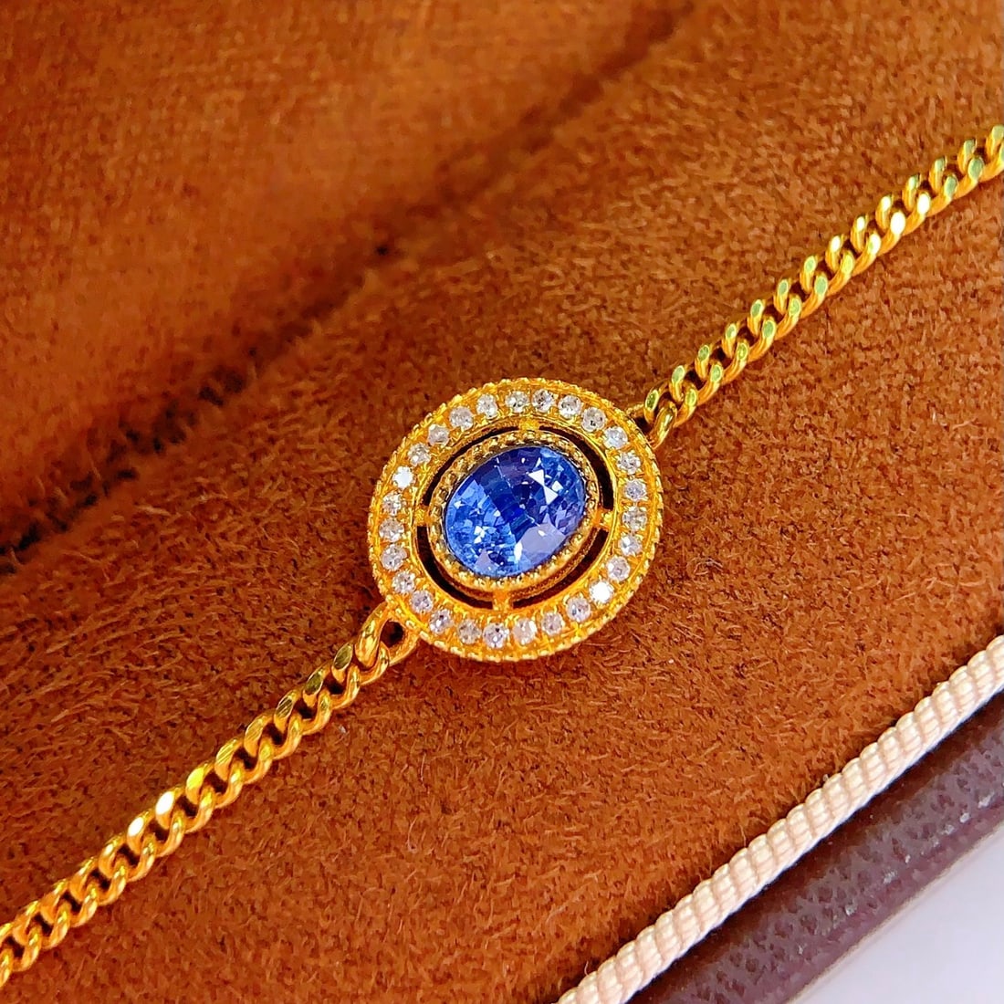 14k Gold 0.6 Ct Natural Sapphire & Diamond Bracelet: Ref:231150383 // gold content:14k gold // main gemstone:sapphire // shape:oval // carat weight:0. 6ct // color:blue // treatment:natural // // adjacent gemstone 2 : diamond // number of stones:27 //