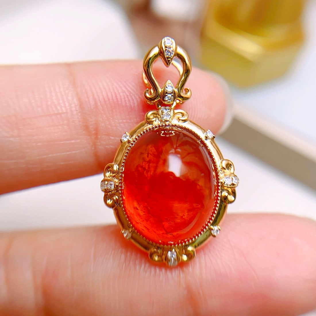 14k Gold 14.50 Ct Natural Spessartine & Diamond Pendant( Without Chain ): Ref:231150395 // gold content:14k gold // main gemstone:spessartine // shape:oval // carat weight:14. 50ct // color:orange // treatment:natural // // adjacent gemstone 2 : diamond // number of