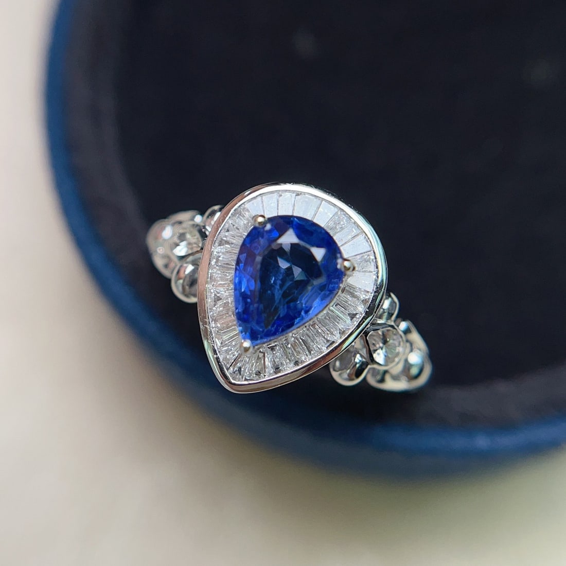 14k Gold 1.10 Ct Natural Sapphire & Diamond & Sapphire Ring - 2