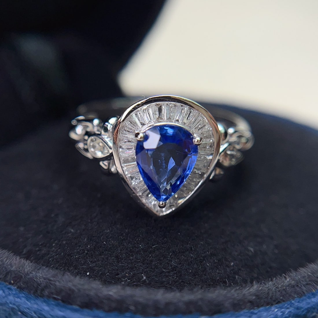 14k Gold 1.10 Ct Natural Sapphire & Diamond & Sapphire Ring - 4