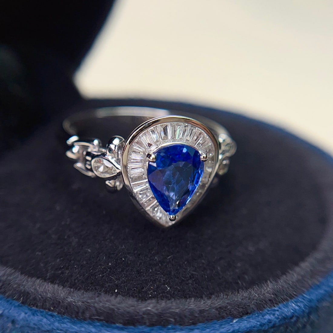 14k Gold 1.10 Ct Natural Sapphire & Diamond & Sapphire Ring - 5