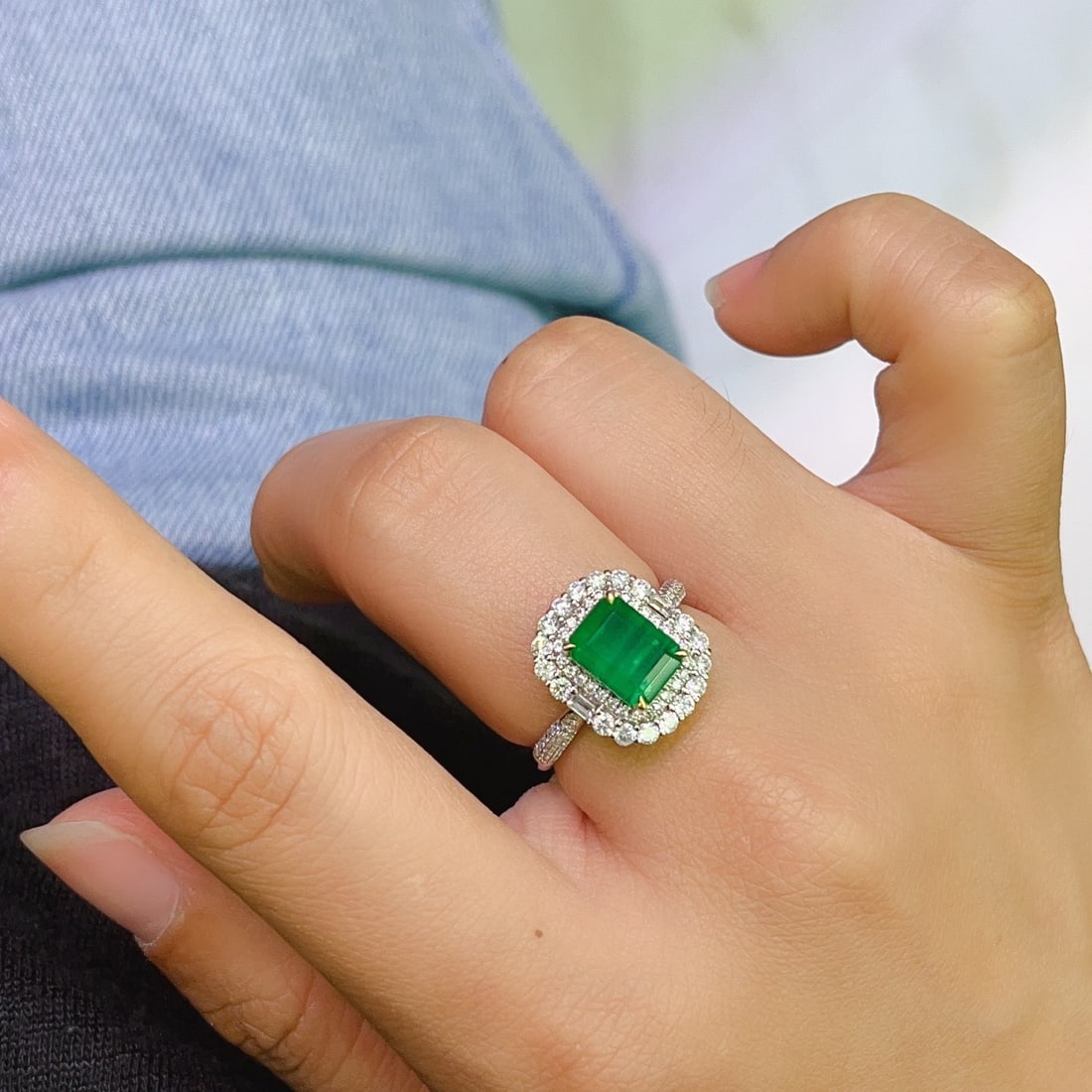 14k Gold 4.07 Ctw Vivid Green Natural Emerald & Diamond Ring - 4
