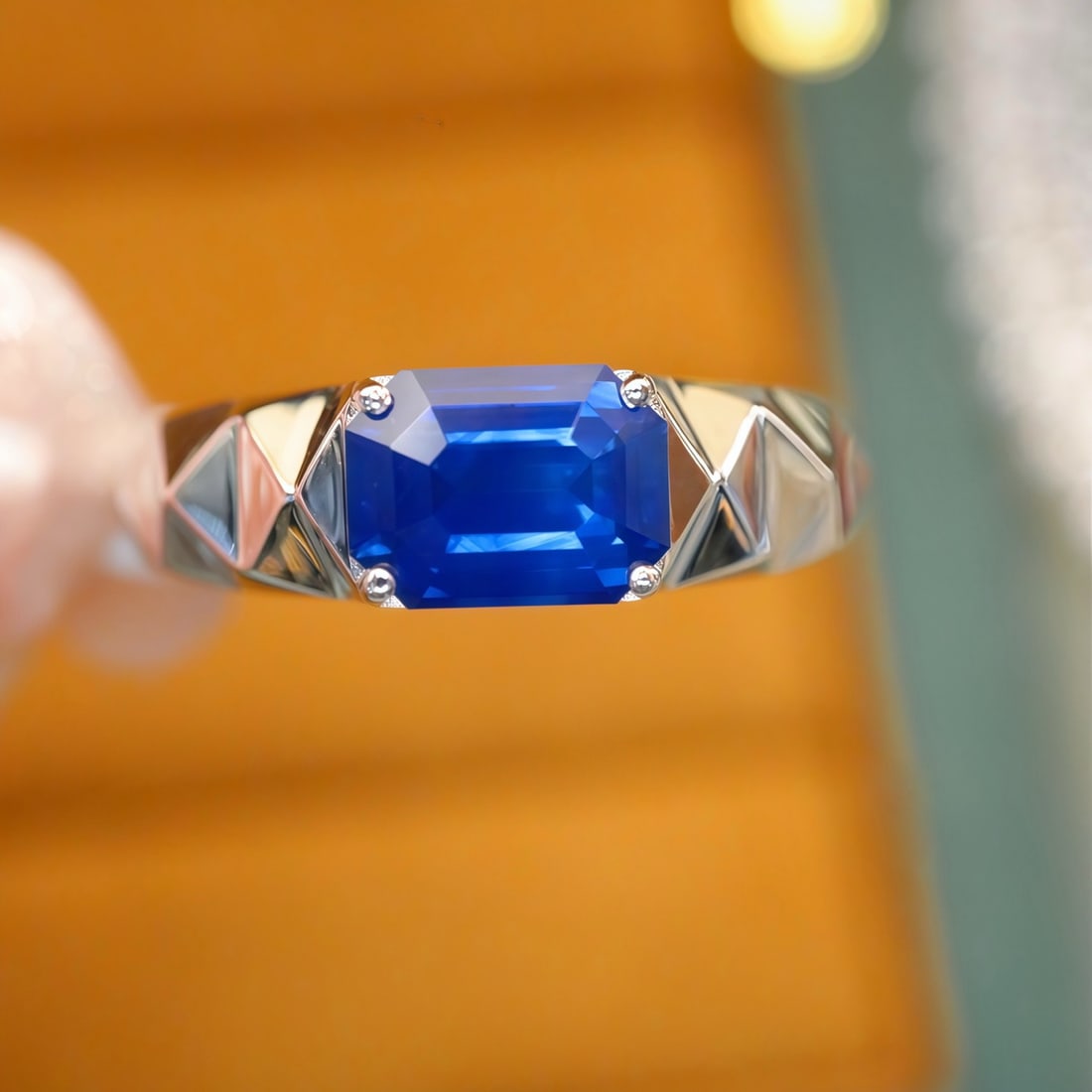 14k Gold 2.00 Ct Natural Sapphire & Men¡¯s Ring: Ref:231150416 // gold content:14k gold // ring size:8us // // main gemstone:sapphire // shape:octagonal // carat weight:2. 00ct // color:blue // treatment:natural // Condition: New Low Estimate: 9500.