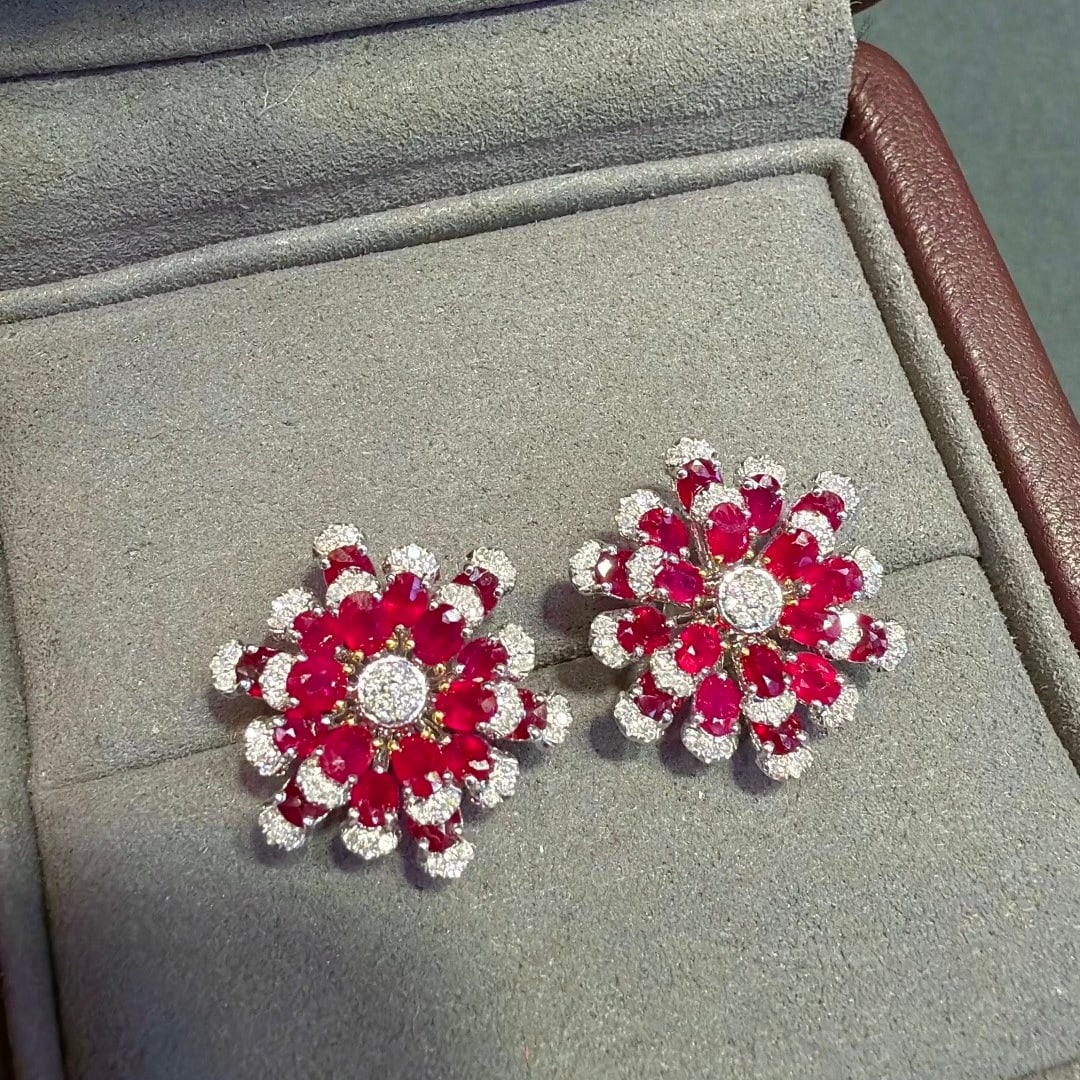 14k Gold 3.43 Ctw Natural Ruby & Diamond Earrings: Ref:231150423 // gold content:14k gold // main gemstone:ruby // shape:oval // carat weight:3. 06ct // color:red // treatment:natural // // adjacent gemstone 2 : diamond // shape:round // carat