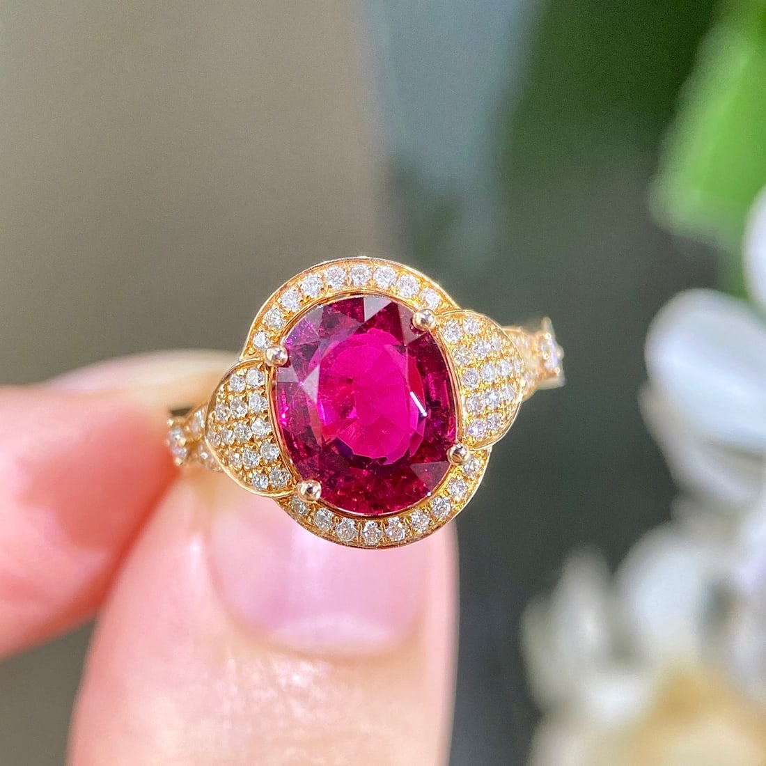 14k Gold 2.91 Ctw Natural Tourmaline & Diamond Ring: Ref:231150424 // gold content:14k gold // ring size:7. 25us // // main gemstone:tourmaline // shape:oval // carat weight:2. 58ct // color:red // treatment:natural // // adjacent gemstone 2 : diamond