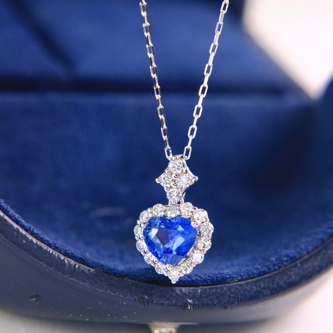 14k Gold 1.33 Ctw Natural Sapphire & Diamond Necklace: Ref:231150435 // gold content:14k gold // main gemstone:sapphire // shape:heart // carat weight:1. 06ct // color:blue // treatment:natural // // adjacent gemstone 2 : diamond // shape:round // carat
