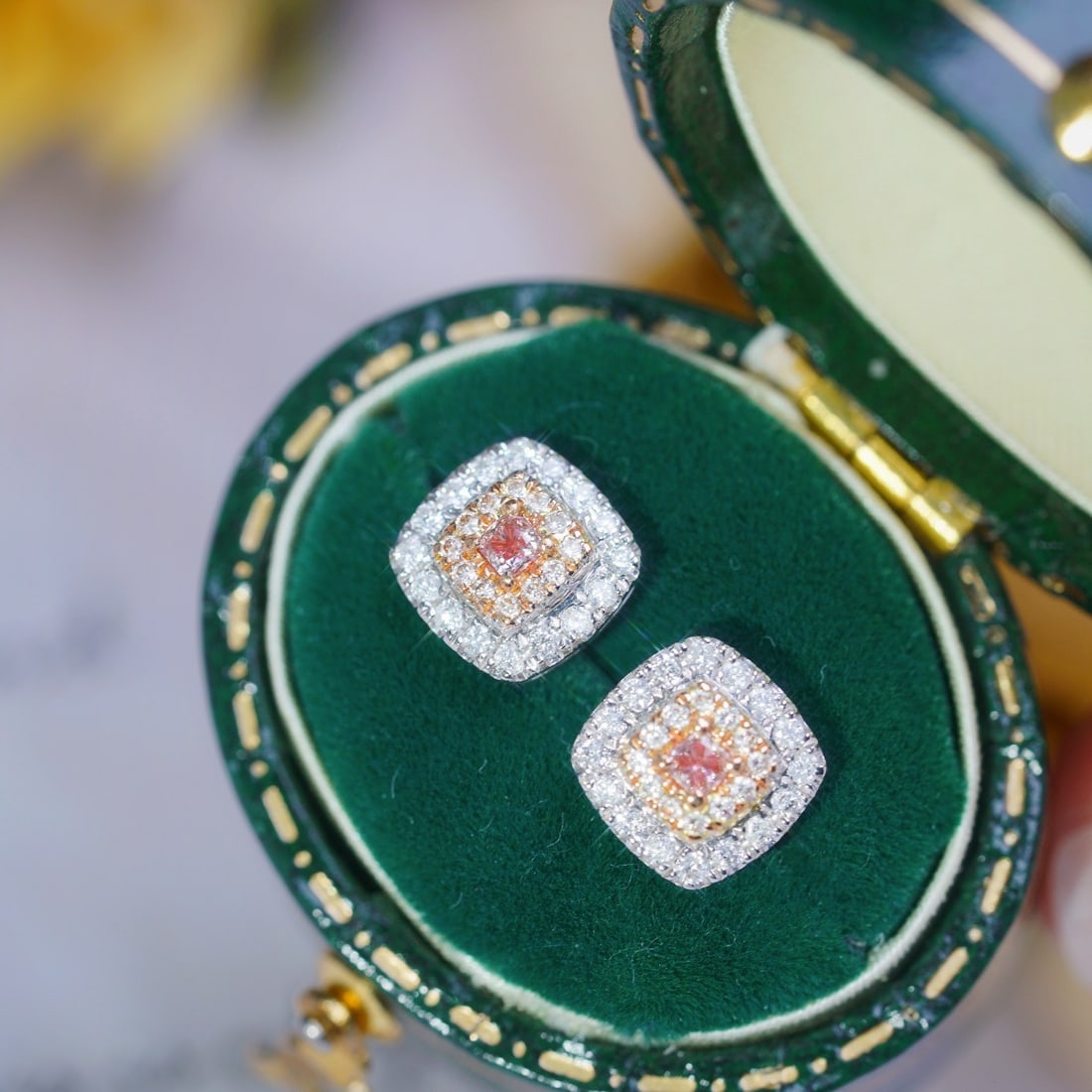 14k Gold 0.50 Ctw Natural Pink Diamond & Diamond Earrings: Ref:231150444 // gold content:14k gold // main gemstone:pink diamond // shape:cushion // carat weight:0. 25ct // color:pink // treatment:natural // // adjacent gemstone 2 : diamond // shape:round //