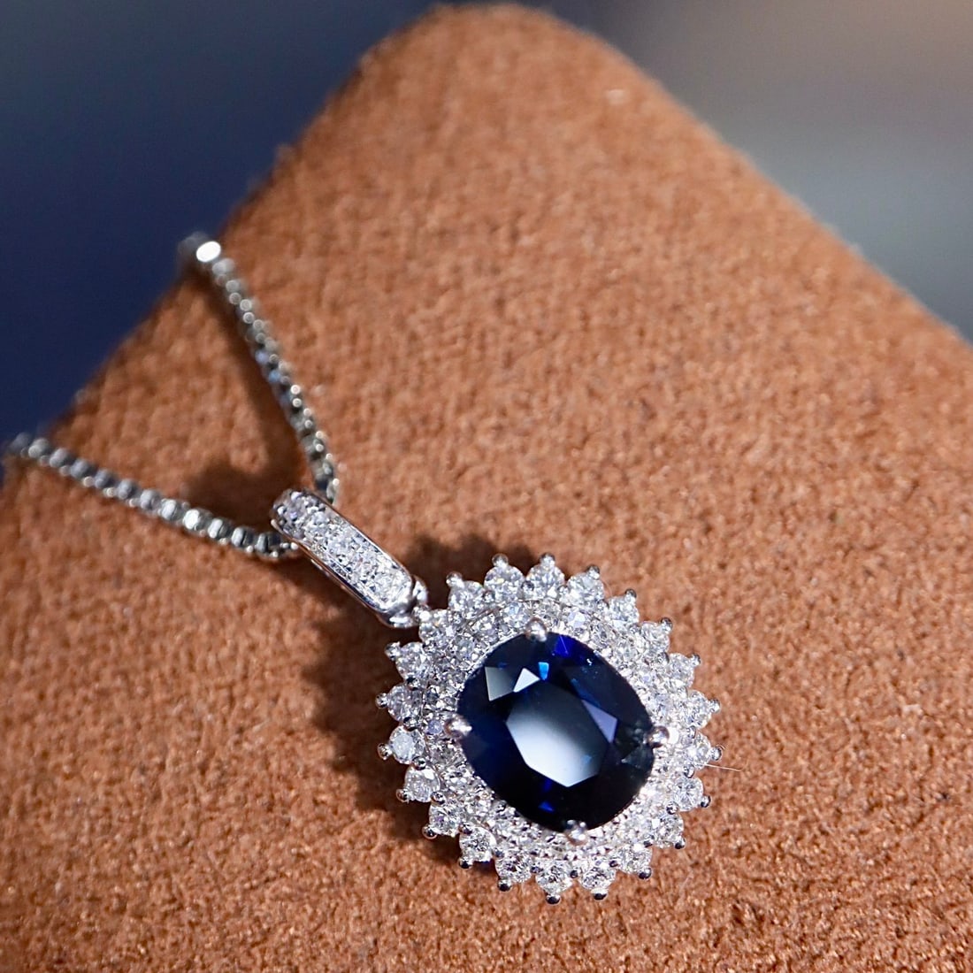 14k Gold 1.11 Ctw Natural Sapphire & Diamond Pendant( Without Chain ): Ref:231150448 // gold content:14k gold // main gemstone:sapphire // shape:oval // carat weight:0. 9ct // color:blue // treatment:natural // // adjacent gemstone 2 : diamond // shape:round // carat