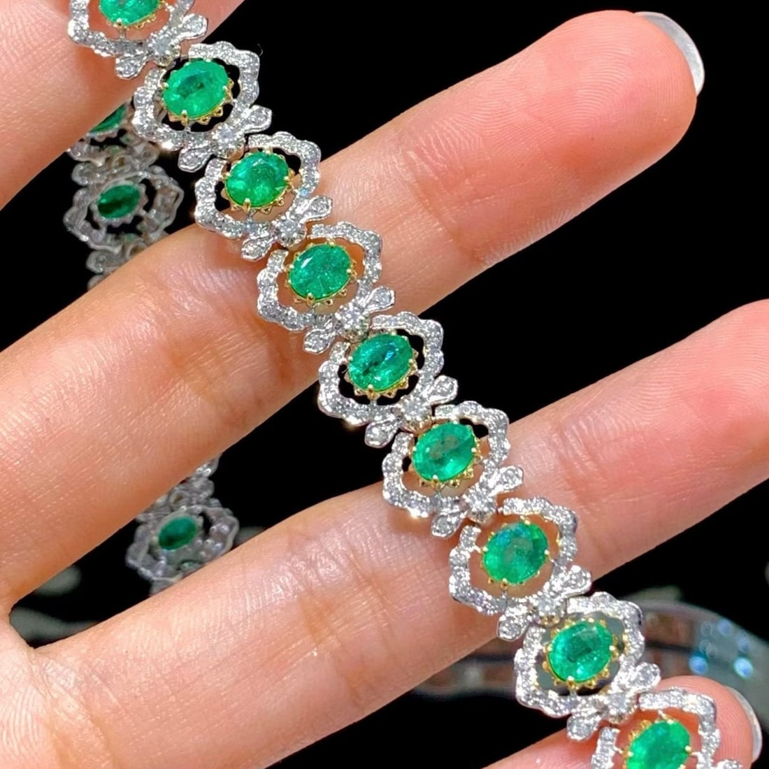 14k Gold 7.8 Ct Natural Emerald & Diamond Bracelet (1 of 7)