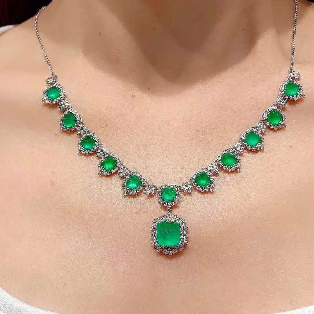 14k Gold 13.02 Ct Natural Emerald & Diamond Necklace - 5