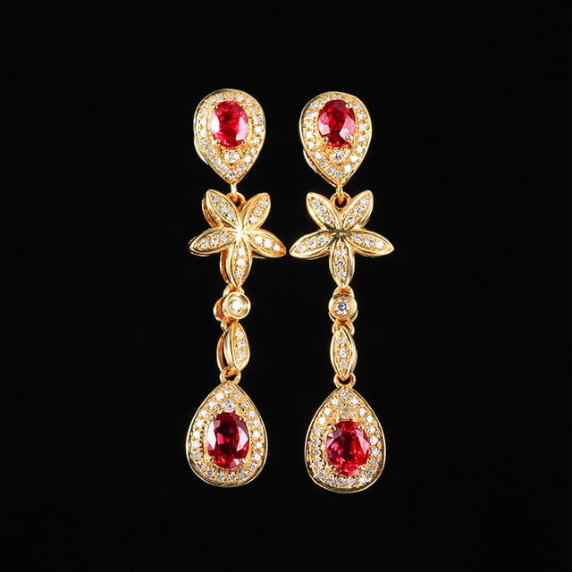 14k Gold 1.47 Ctw Natural Ruby & Diamond Earrings: Ref:231151035 // gold content:14k gold // main gemstone:ruby // shape:oval // carat weight:1. 07ct // color:red // treatment:natural // // adjacent gemstone 2 : diamond // number of stones:124 //