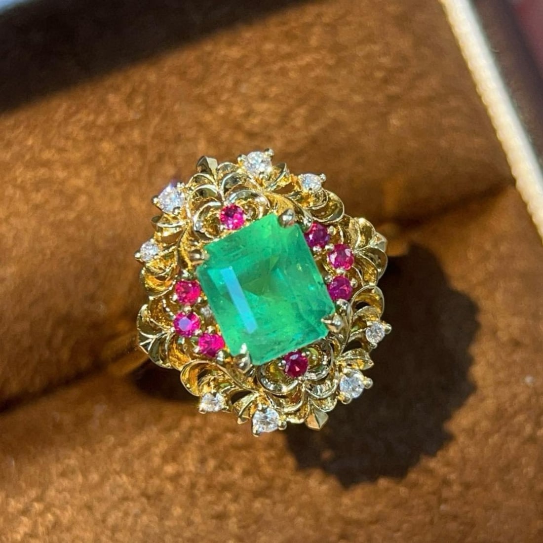 14k Gold 1.36 Ctw Natural Emerald & Diamond Ring: Ref:231151037 // gold content:14k gold // ring size:7. 25us // // main gemstone:emerald // shape:octagonal // carat weight:1. 15ct // color:green // treatment:natural // // adjacent gemstone 2 :