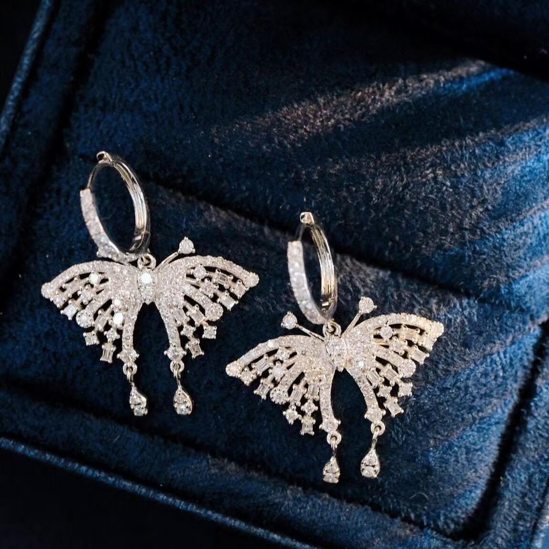 14k Gold 1.36 Ct Natural H Diamond & Butterfly Earrings: Ref:231151042 // gold content:14k gold // main gemstone:diamond // shape:multiple // carat weight:1. 36ct // clarity grade:vs-si // color:h // treatment:natural // High Estimate: 4300 Condition: New