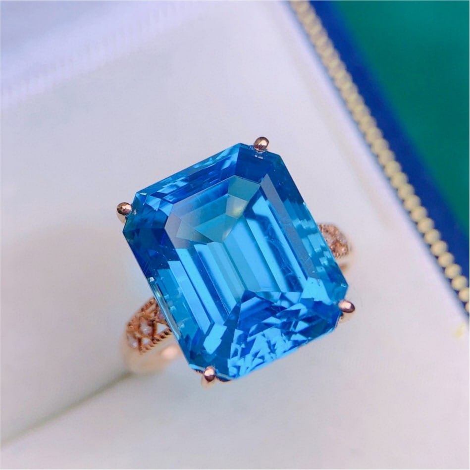 14k Gold 14.18 Ctw Natural Topaz & Diamond Ring: Ref:231151050 // gold content:14k gold // ring size:7. 25us // // main gemstone:topaz // shape:octagonal // carat weight:14. 15ct // color:blue // treatment:natural // // adjacent gemstone 2 : diamond