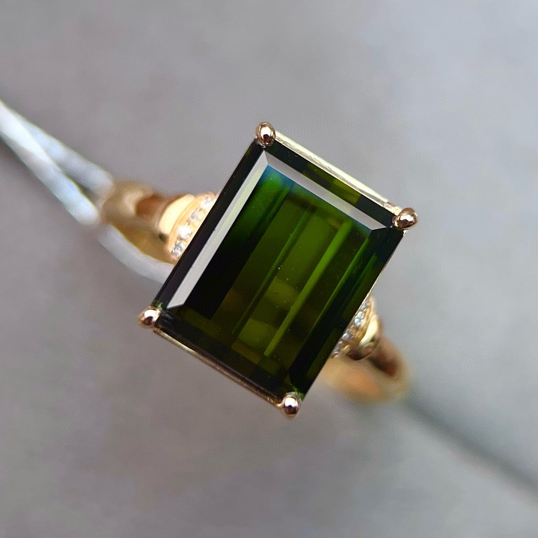 14k Gold 3.93 Ctw Natural Tourmaline & Diamond Ring: Ref:231151058 // gold content:14k gold // ring size:7. 25us // // main gemstone:tourmaline // shape:octagonal // carat weight:3. 9ct // color:green // treatment:natural // // adjacent gemstone 2 :