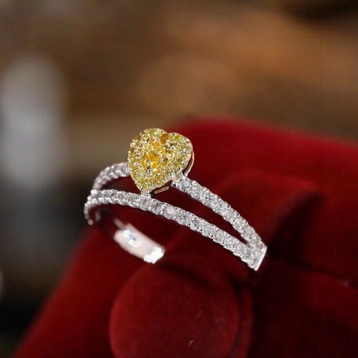 14k Gold 0.5 Ct Natural Color Diamond Ring - 4