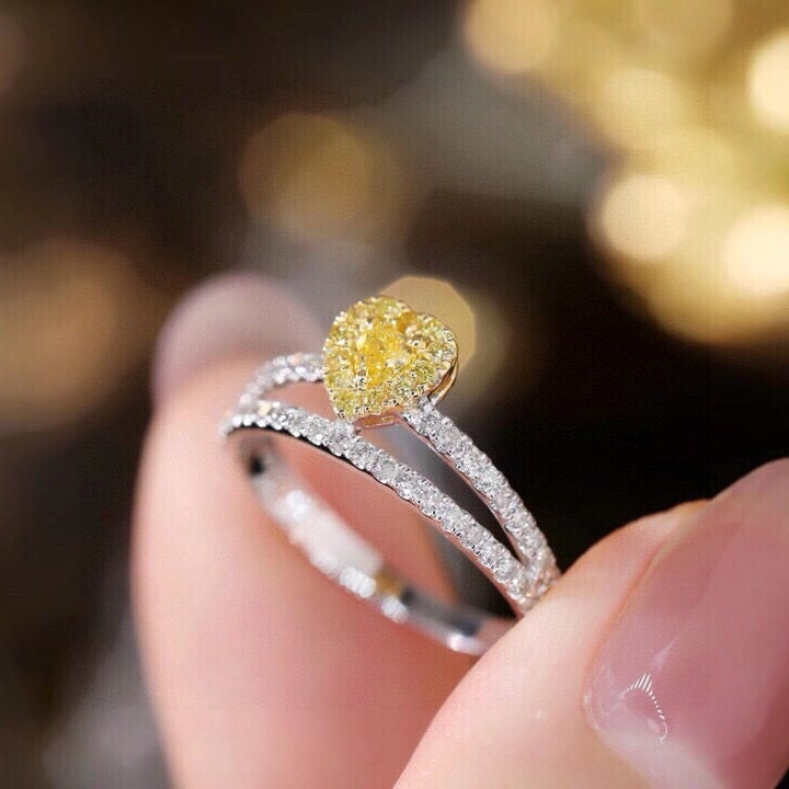 14k Gold 0.5 Ct Natural Color Diamond Ring - 7