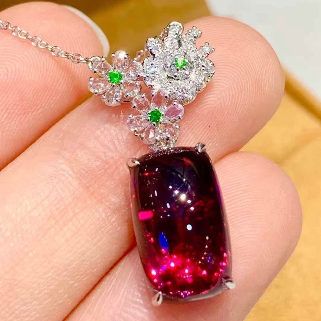 14k Gold 6.2 Ct Natural Tourmaline & Diamond Necklace: Ref:231151108 // gold content:14k gold // main gemstone:tourmaline // shape:cushion // carat weight:6. 2ct // color:red // treatment:natural // // adjacent gemstone 2 : diamond // shape:round //