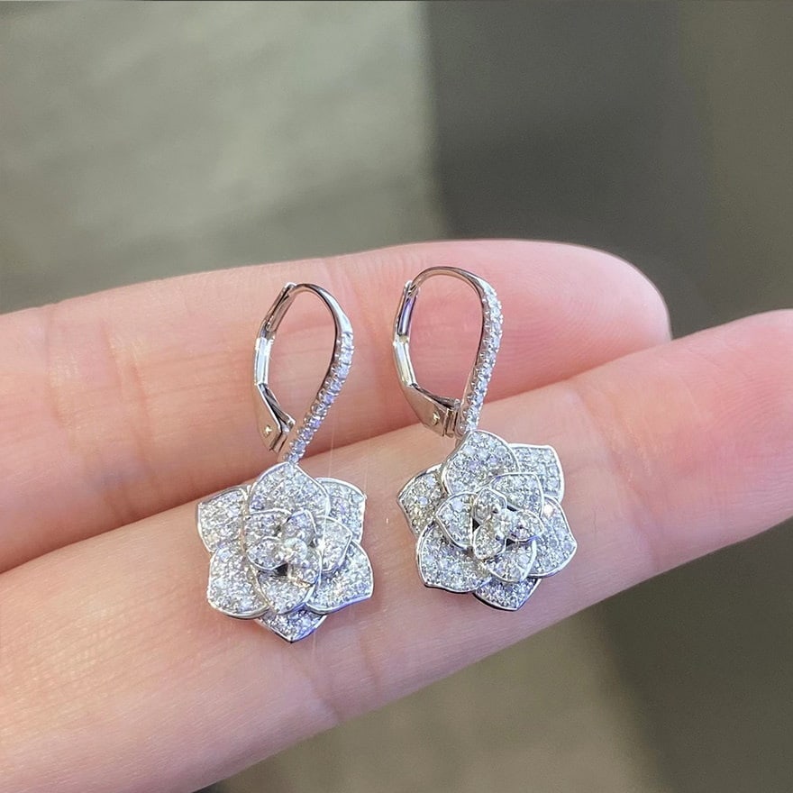 14k Gold 0.80 Ct Natural H Diamond & Flowers Earrings: Ref:231151141 // gold content:14k gold // main gemstone:diamond // shape:round // carat weight:0. 80ct // clarity grade:vs-si // color:h // treatment:natural // cut grade:g // Condition: New Low