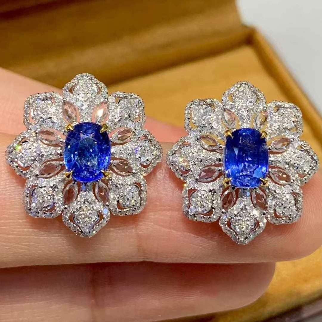 14k Gold 2.4 Ct Natural Sapphire & Diamond Earrings: Ref:231151152 // gold content:14k gold // main gemstone:sapphire // shape:oval // carat weight:2. 4ct // color:blue // treatment:natural // // adjacent gemstone 2 : diamond // shape:round // clarity g
