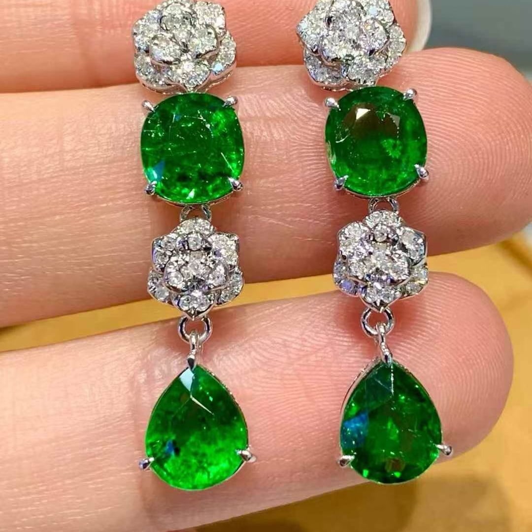 14k Gold 5.05 Ct Natural Tsavorite & Diamond Earrings: Ref:231151154 // gold content:14k gold // main gemstone:tsavorite // shape:multiple // carat weight:5. 05ct // color:green // treatment:natural // // adjacent gemstone 2 : diamond // shape:round //