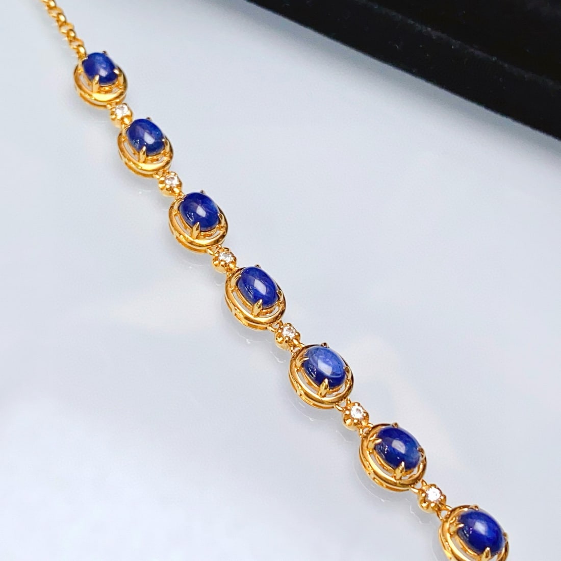 14k Gold 7.80 Ct Natural Sapphire & Sapphire Bracelet: Ref:231151156 // gold content:14k gold // main gemstone:sapphire // shape:oval // carat weight:7. 80ct // color:blue // treatment:natural // // adjacent gemstone 2 : sapphire // number of stones:6 // 