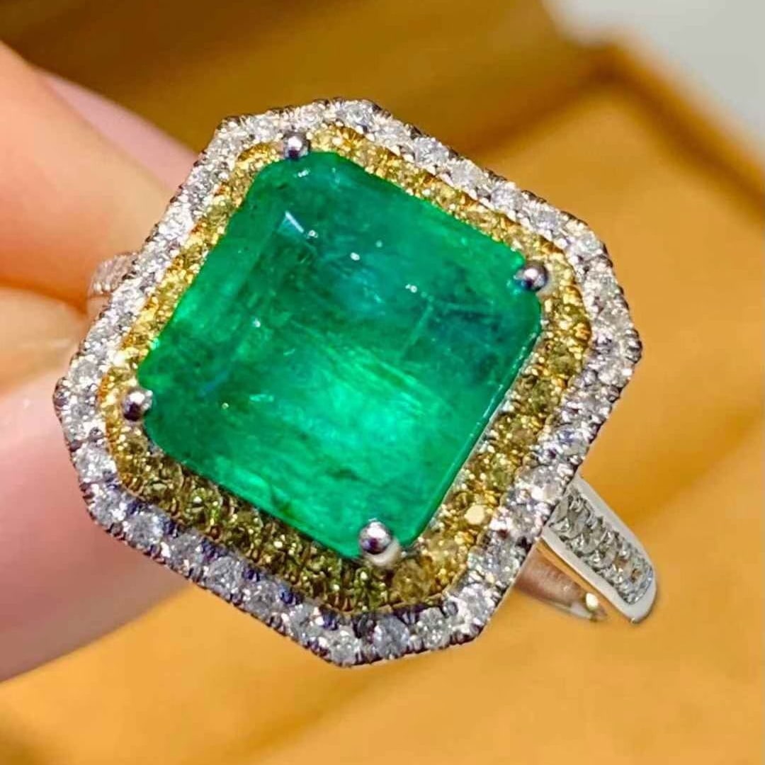 14k Gold 3.75 Ct Natural Emerald & Diamond Ring - 2