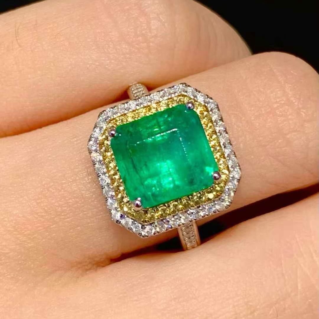 14k Gold 3.75 Ct Natural Emerald & Diamond Ring - 3