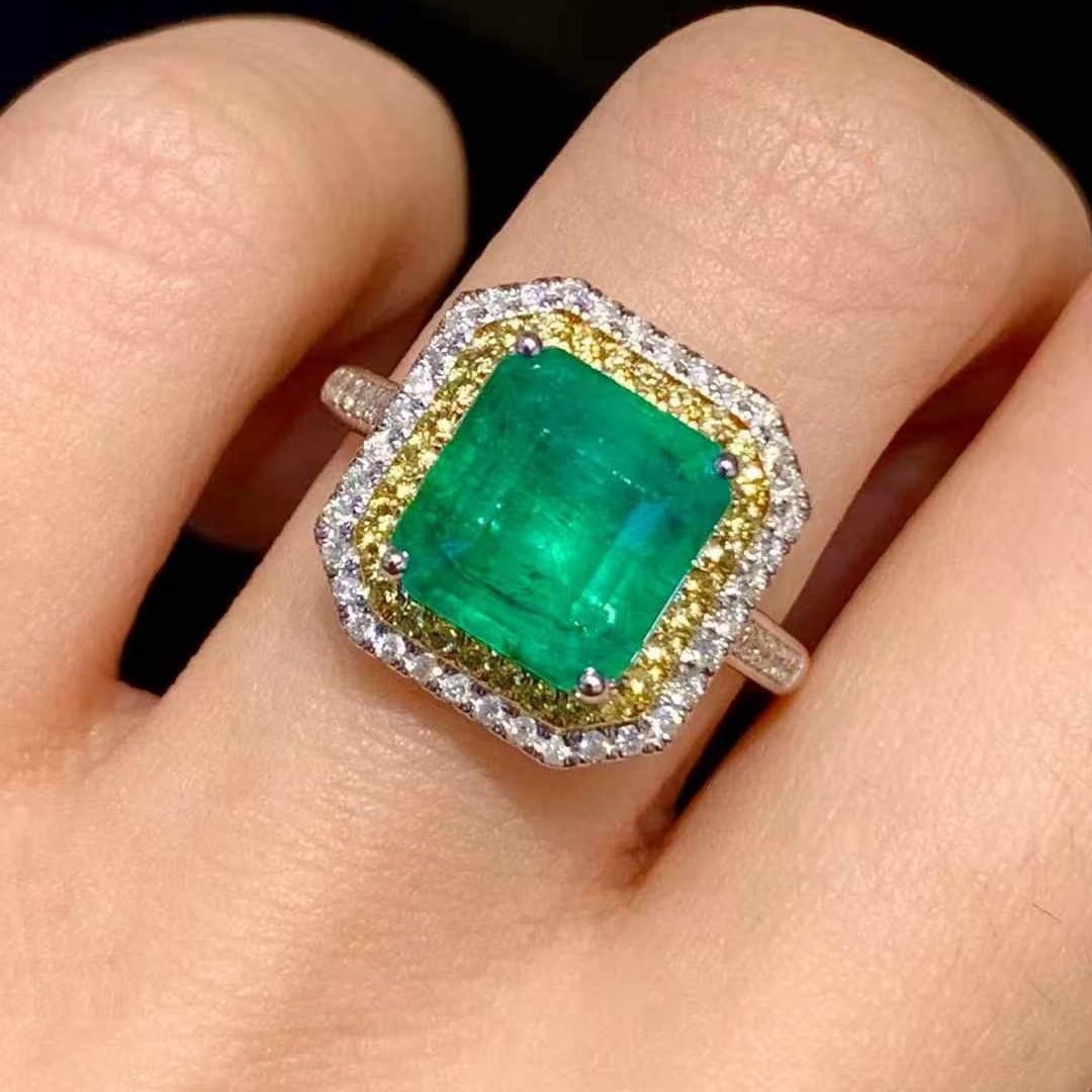 14k Gold 3.75 Ct Natural Emerald & Diamond Ring - 4