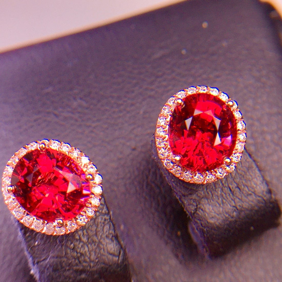 14k Gold 2.92 Ct Natural Tourmaline & Diamond Earrings: Ref:231151232 // gold content:14k gold // main gemstone:tourmaline // shape:oval // carat weight:2. 92ct // color:red // treatment:natural // // adjacent gemstone 2 : diamond // shape:round //
