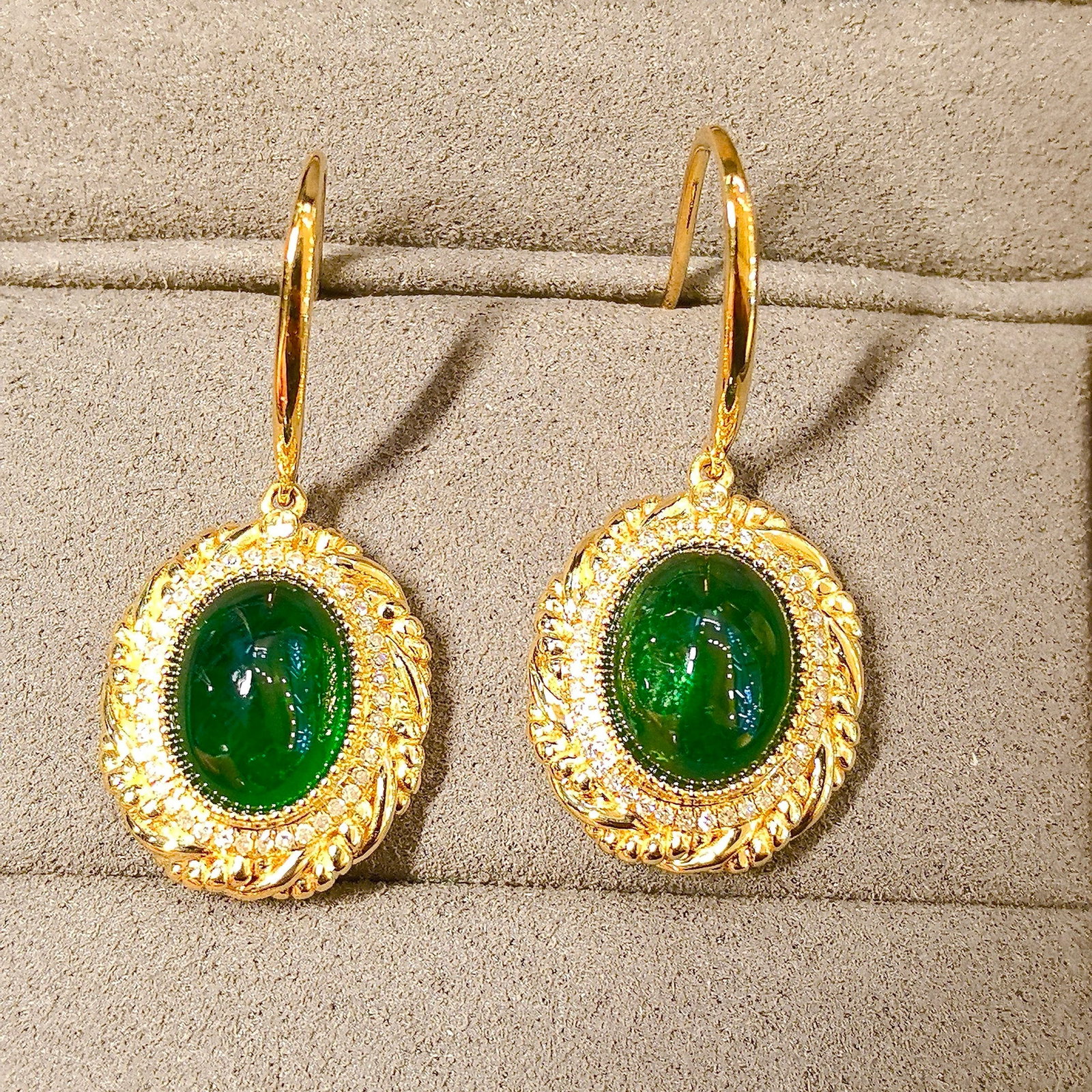14k Gold 5.94 Ctw Vivid Green Natural Emerald & Diamond Earrings: Ref:231151246 // gold content:14k gold // main gemstone:emerald // shape:oval // carat weight:5. 66ct // color:vivid green // treatment:natural // // adjacent gemstone 2 : diamond // shape:round // ca