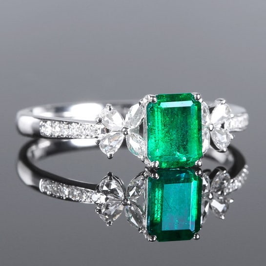 14k Gold 0.81 Ctw Vivid Green Natural Emerald & Diamond Ring - 3