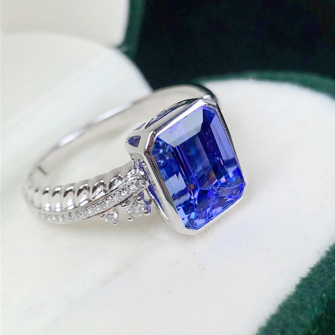 14k Gold 2.70 Ctw Natural Tanzanite & Diamond Ring - 2