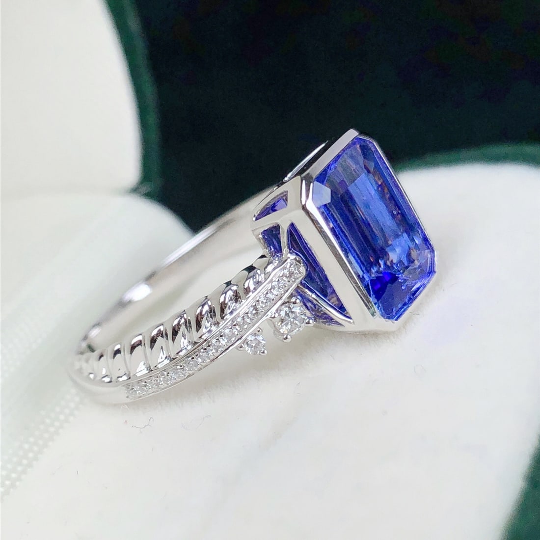 14k Gold 2.70 Ctw Natural Tanzanite & Diamond Ring - 3