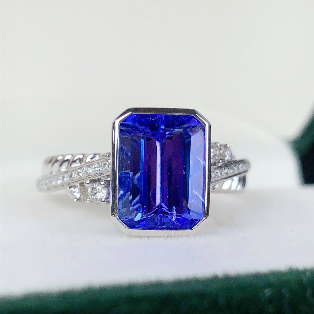 14k Gold 2.70 Ctw Natural Tanzanite & Diamond Ring - 5