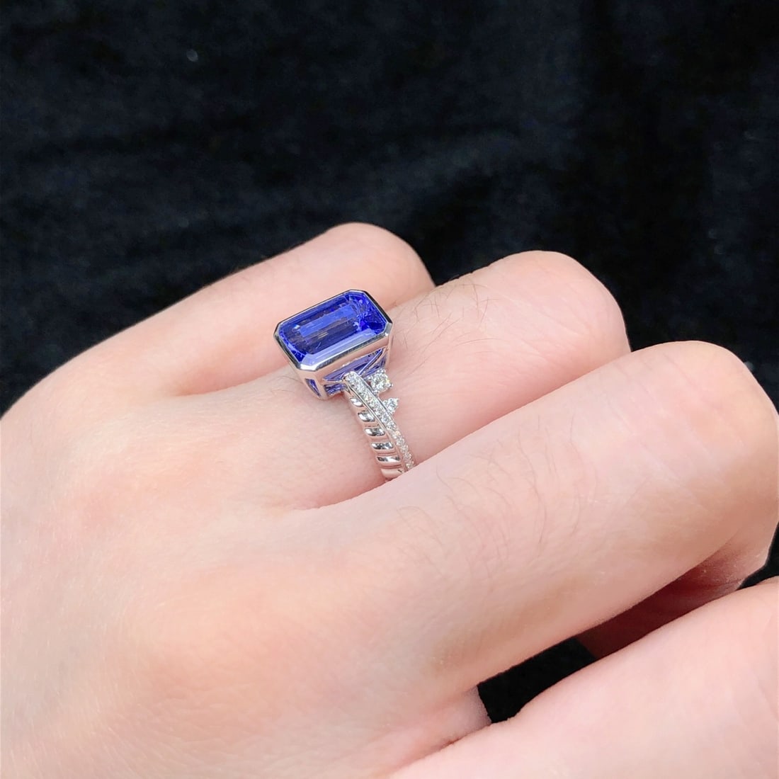 14k Gold 2.70 Ctw Natural Tanzanite & Diamond Ring - 9